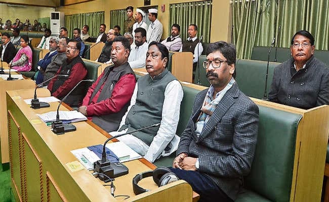 नवगठित विधानसभा का पहला सत्र : दिखे सरकार के इरादे व सियासी रंग, दलीय कटुता का चैप्टर भी खुला