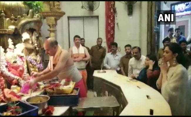 ‘छपाक’ की रिलीज के बाद, सिद्धि विनायक मंदिर पहुंचीं दीपिका पादुकोण