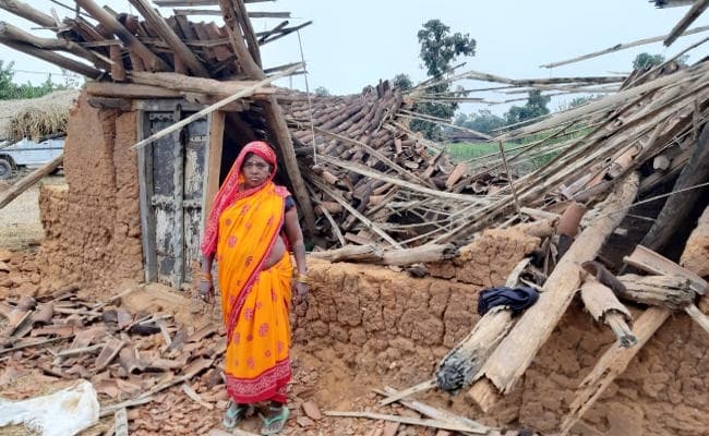 Jharkhand : गढ़वा के रमकंडा में एक महीने से हाथियों ने मचा रखा है आतंक, रतजगा करने को मजबूर हैं लोग