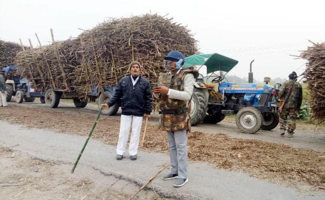 हादसे में बच्चे की मौत के बाद लोग आक्रोशित, ग्रामीणों के पत्थरबाजी करने पर पुलिस ने लाठियां भांजी