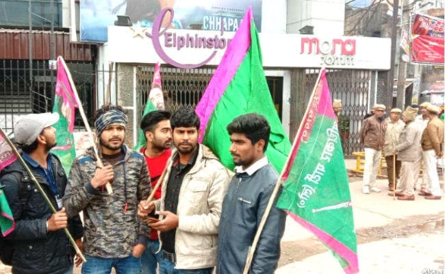 फिल्म ''छपाक'' के रिलीज को लेकर पटना में पुलिस तैनात, JAP कार्यकर्ता भी पहुंचे सिनेमा हॉल, ...जानें क्यों?