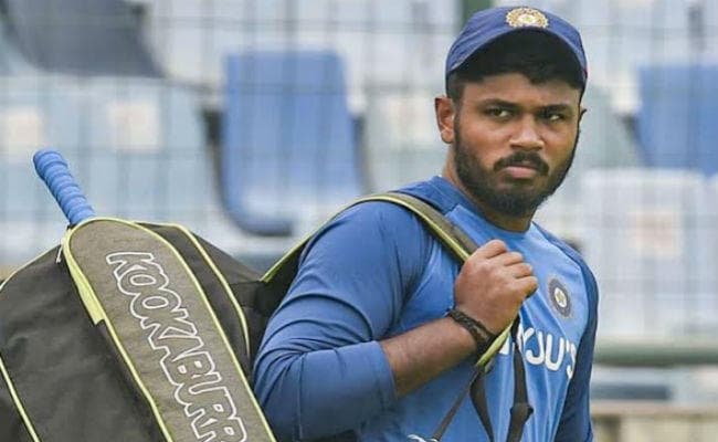 सूर्यकुमार यादव ने केरल के फैन्स को स्मार्ट फोन पर दिखायी उनके हीरो संजू सैमसन की तस्वीर, देखें VIDEO