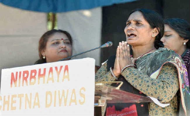 निर्भया की मां पर दांव की तैयारी, टिकट देने को दलों में होड़