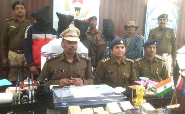 झारखंड के व्यापारी से पुरुलिया में 1.80 लाख रुपये लूटने वाले 4 गिरफ्तार, 1.65 लाख रुपये बरामद