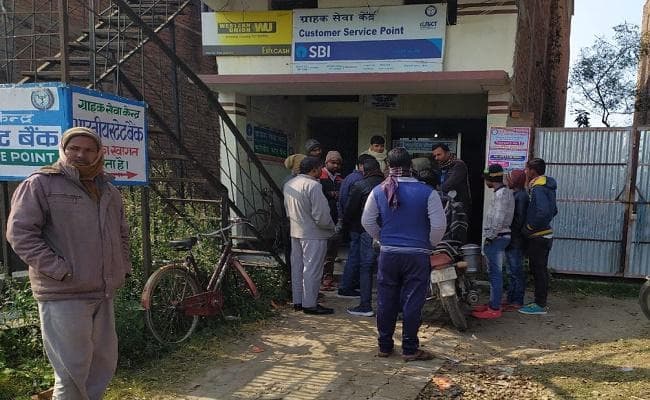 सीवान : दरौली के बवना में स्टेट बैंक सीएसपी से 1.83 लाख की लूट