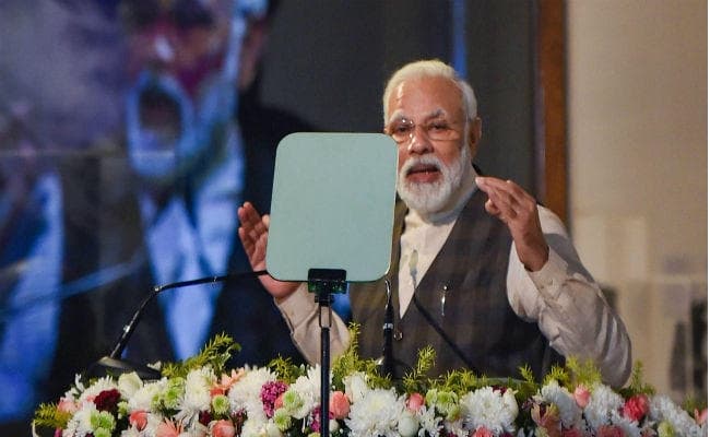 In Pics : कोलकाता में पीएम मोदी ने हावड़ा पुल पर साउंड एंड लाइट शो का किया उद्घाटन, कई कार्यक्रमों में हुए शामिल