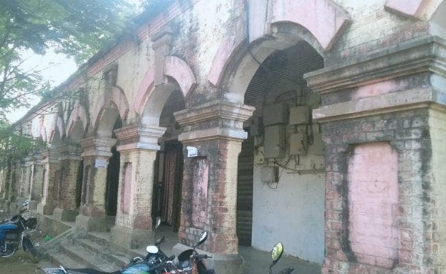 Gumla : 118 साल पहले अंग्रेज जमाने में बना अनुमंडल भवन टूटेगा, अब बनेगा तीन मंजिला भवन