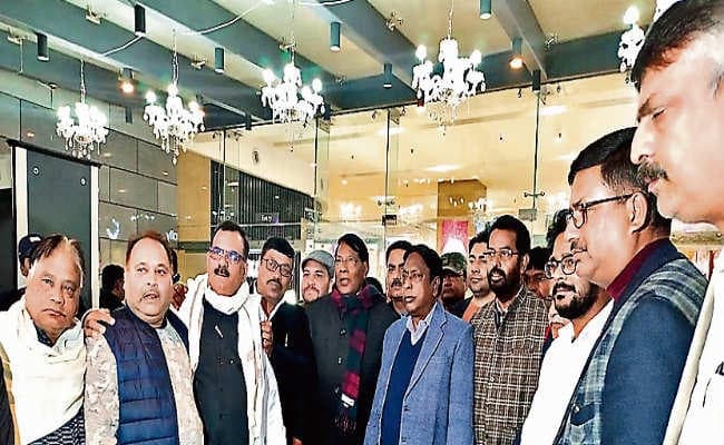 मंत्री समेत कांग्रेसियों ने देखी फिल्म छपाक