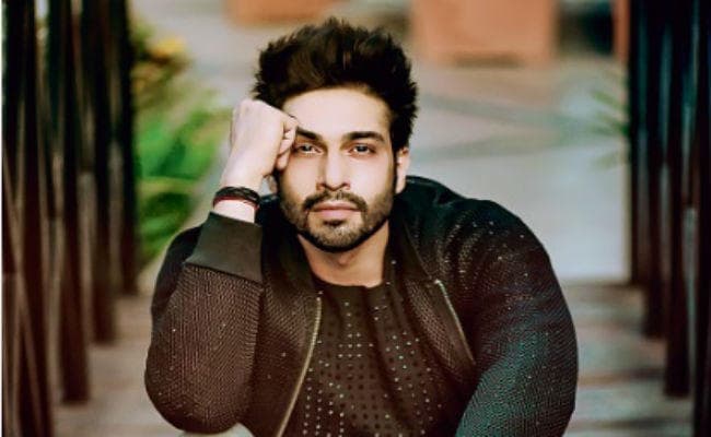 अभिनेता विजयेंद्र की सलाह- पसंद की चीजें खाएं मगर पसीना भी बहाएं