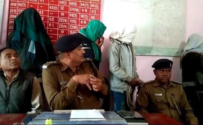 झारखंड : पलामू की पुलिस ने छतरपुर से पांच नक्सलियों को किया गिरफ्तार