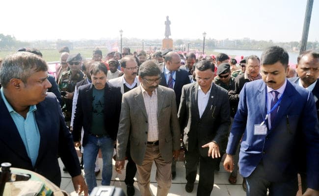 रांची के बड़ा तालाब में मुख्यमंत्री हेमंत सोरेन ने स्वामी विवेकानंद को दी श्रद्धांजलि