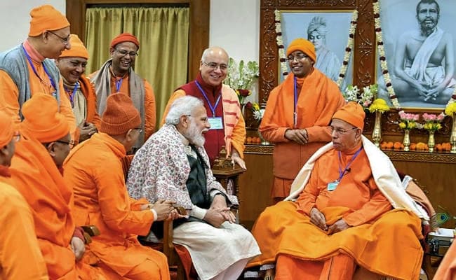 बेलूर मठ में रात बिताकर भावुक हुए मोदी, कहा- लगा घर आने जैसा