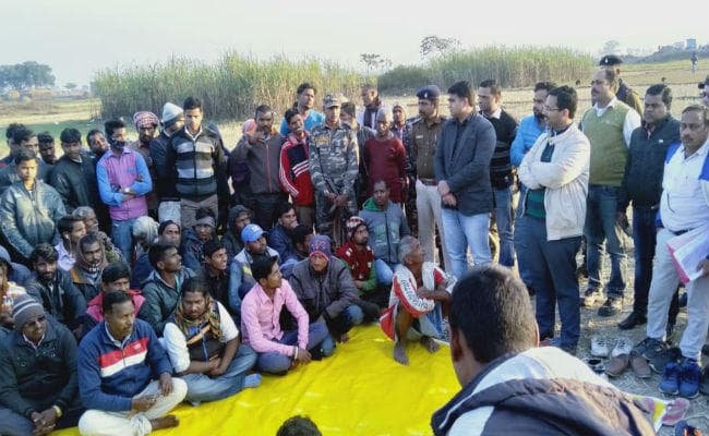 CM हेमंत के एक्शन के बाद NTPC के खिलाफ धरना दे रहे रैयतों से मिले DC-SP