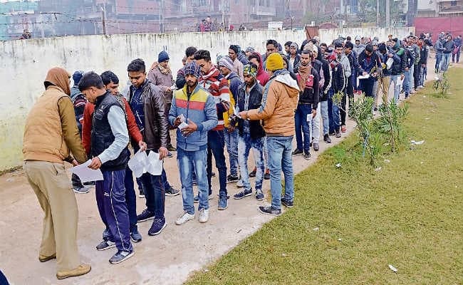 500 तक सेंटर पर बिके आंसर, वाट्सअप पर भी वायरल, प्रश्न देखते ही हुए निराश