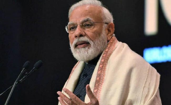 PM मोदी की शिवाजी से तुलना करने वाली विवादित पुस्तक के खिलाफ प्रदर्शन