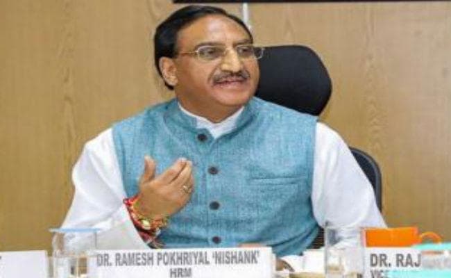 HRD Minister ने कहा- JNU के शुल्क वृद्धि का मुद्दा सुलझ चुका है, प्रदर्शन जारी रखना उचित नहीं