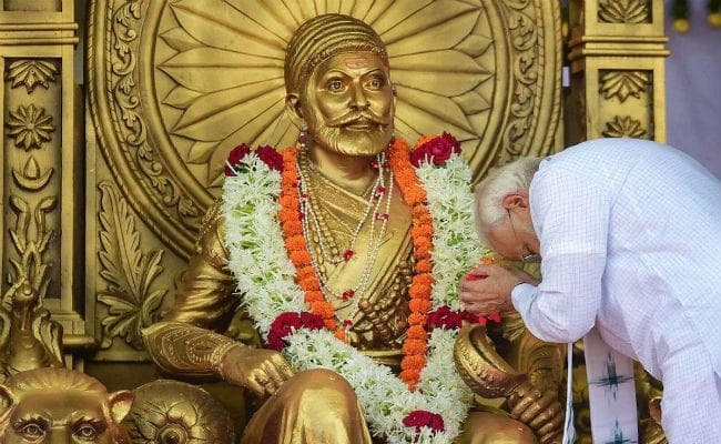 PM मोदी की तुलना छत्रपति शिवाजी से करनेवाली किताब पर मचा हंगामा, लेखक ने वापस ली
