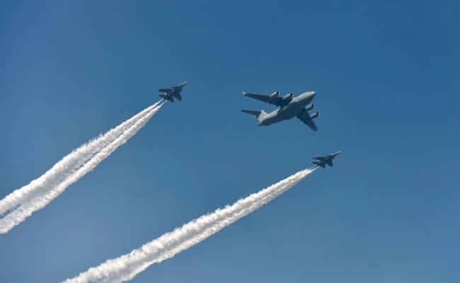 गणतंत्र दिवस परेडः फ्लाईपास्ट में पहली बार दिखेंगे चिनूक और अपाचे हेलीकॉप्टर, झांकी में होंगे राफेल, तेजस