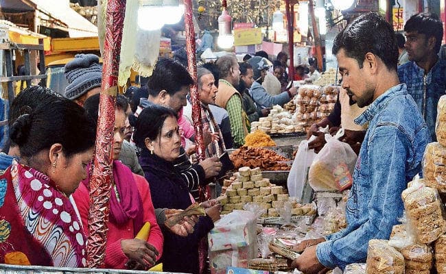 मकर संक्रांति कल, तिलकुट की खुशबू से सुगंधित हुआ जमशेदपुर का बाजार