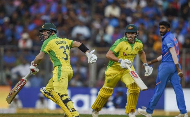 1st ODI : वार्नर-फिंच के नाबाद शतक से ऑस्ट्रेलिया ने भारत को 10 विकेट से रौंदा