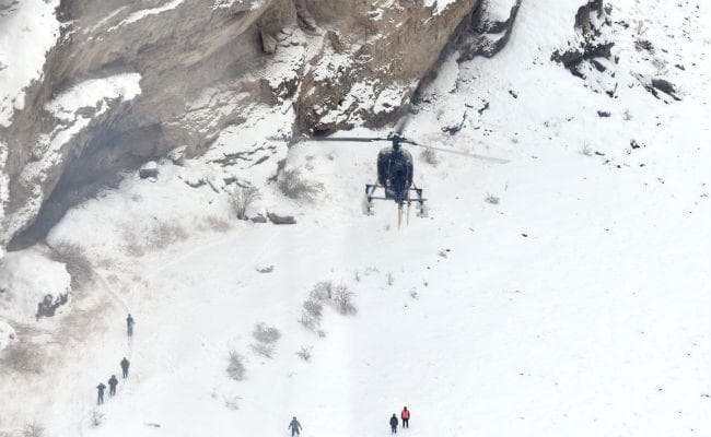 जम्मू-कश्मीर में हिमस्खलनों में चार सैनिकों समेत नौ लोगों की मौत