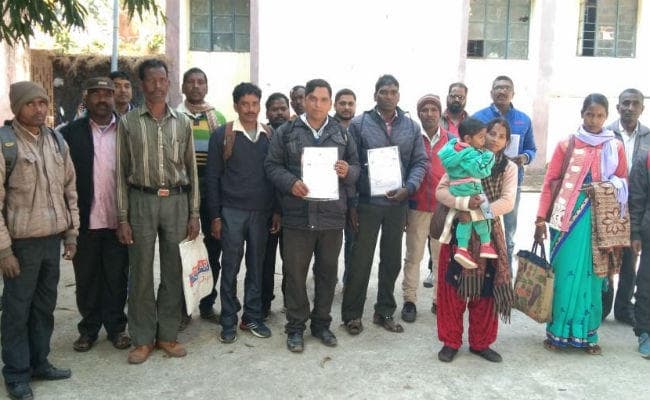 गुमला : शिक्षा विभाग ने 30 प्रशिक्षित पारा शिक्षकों का रोका मानदेय, आर्थिक संकट में जिंदगी दुभर