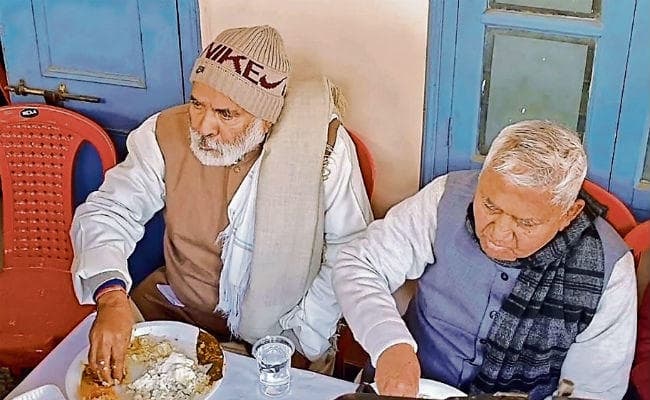 खरमास खत्म: दही-चूड़ा भोज से गरमायेगी बिहार की राजनीति, रघुवंश के घर हुआ भोज, नहीं पहुंचे तेजस्वी