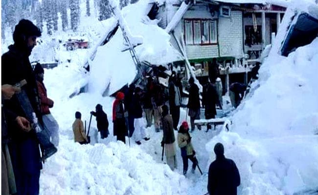 पाकिस्तान: बर्फबारी ने मचाई तबाही, 93 लोगों की मौत, 84 मकान और 17 दुकानें पूरी तरह नष्ट