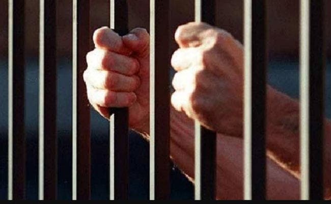 फ्लाइट में पूर्व अभिनेत्री से छेड़छाड़ के दोषी विकास सचदेव को तीन साल की सजा