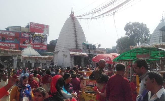 मकर संक्रांति पर देवघर के बाबा मंदिर में उमड़ा श्रद्धालुओं का सैलाब