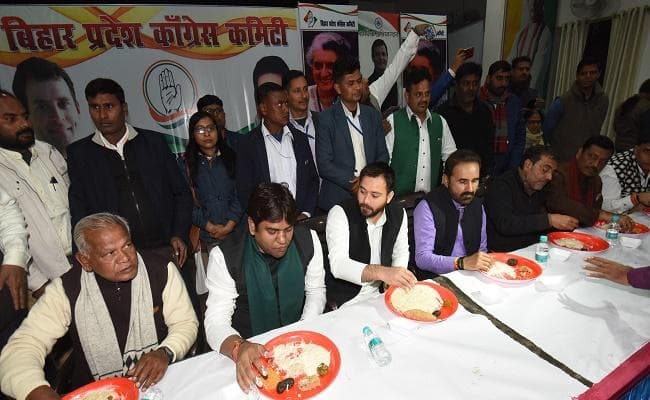 मकर संक्रांति : बिहार में कांग्रेस के भोज में जुटे महागठबंधन के दिग्गज, दही-चूड़ा संग हुई सियासी चर्चा