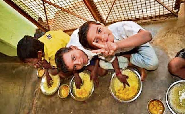 कई स्कूलों में मध्याह्न भोजन के खर्च का हिसाब नहीं