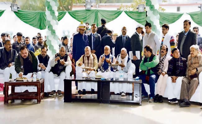 दही-चूड़ा के बहाने सियासत हुई तेज