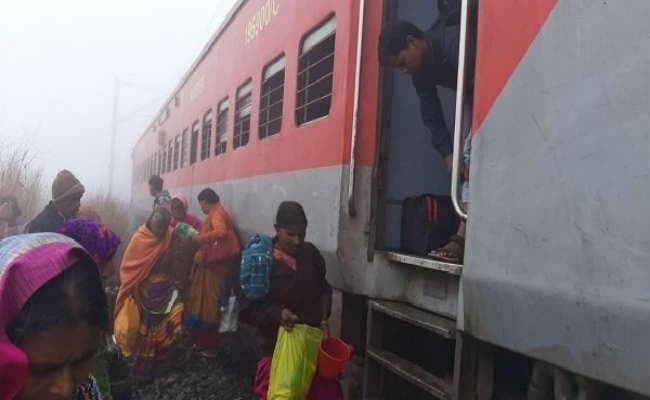 कटक में लोकमान्य तिलक एक्सप्रेस  ने मालगाड़ी को पीछे से मारी टक्कर, पटरी से उतरी, 15  घायल