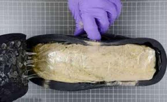 सैंडल के सोल में छिपाकर कूरियर से हांगकांग भेजा करते थे चरस