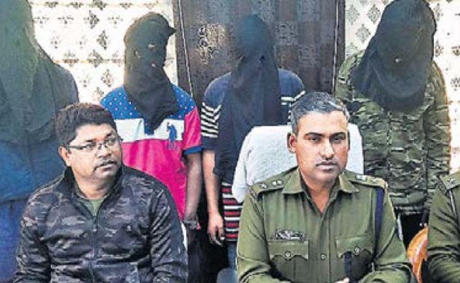 झारखंड : मेले से लौट रही छह नाबालिग लड़कियों का अपहरण कर छेड़छाड़ कर रहे थे युवक, पांच गिरफ्तार