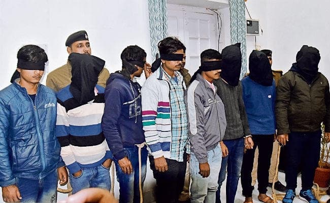 पटना : लूट की रकम से नेपाल के डांस बार में ठुमके लगा रहे थे लुटेरे, छह गिरफ्तार