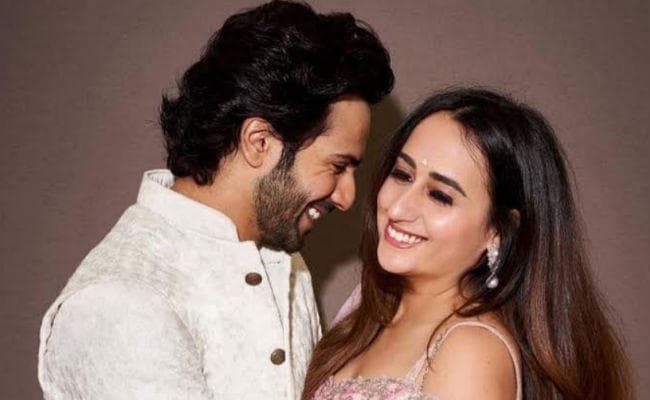 गर्लफ्रेंड नताशा संग मई में शादी कर सकते हैं वरुण धवन!