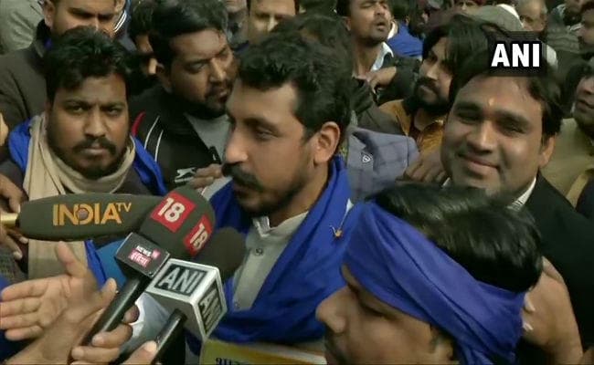 जेल से रिहा होने के बाद फिर जामा मस्जिद पहुंचे भीम आर्मी प्रमुख चंद्रशेखर, पुलिस ने कही ये बात