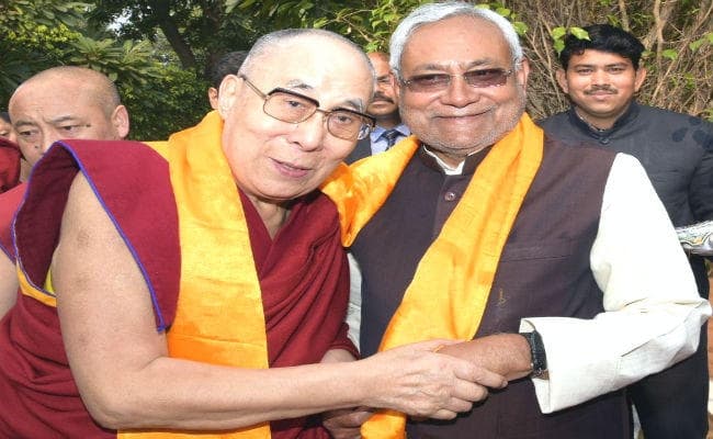 दलाई लामा और मुख्यमंत्री नीतीश कुमार ने की बोधिवृक्ष की पूजा-अर्चना, बौद्ध गुरु ने दिया करुणा का संदेश