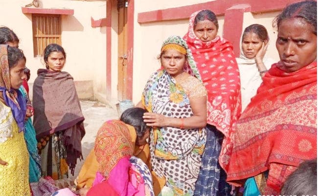 दूसरी शादी के बाद खत्म हो गयी जीने की इच्छा, दो बच्चों संग खाया जहर, महिला और एक बच्चे की मौत