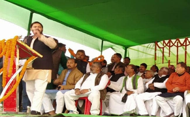 अररिया में तेजस्वी यादव ने कहा, देश को बांटने की साजिश कर रहे मोदी और शाह