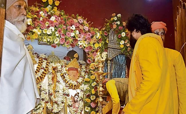 पटना : लाइव देखें महावीर मंदिर के भगवान, माता-पिता की सेवा करनेवाले ‘श्रवण कुमार’ हुए सम्मानित