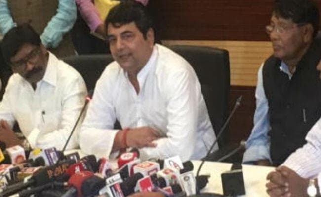 कांग्रेस की अहम मंत्रालयों की मांग के कारण नहीं हो पा रहा मंत्रिमंडल का विस्तार