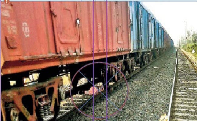 झारखंड: ट्रेन से कटकर वृद्धा की मौत, घंटों रेलवे ट्रैक पर पड़ा रहा शव, गुजरी कई ट्रेनें फिर...