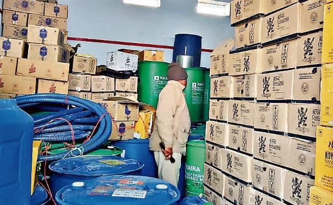 कोडरमा में 1294 पेटी शराब व 68 ड्रम स्प्रीट जब्त