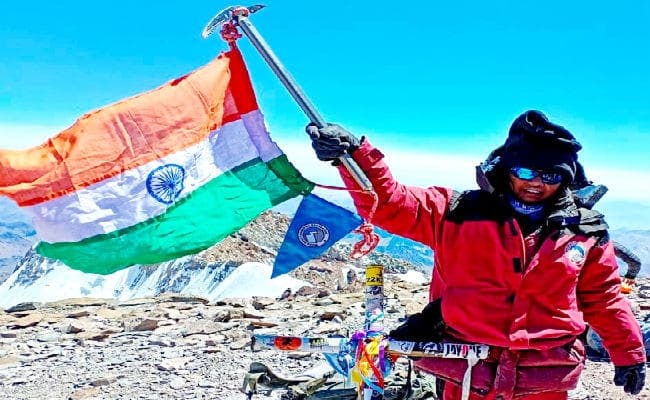 बिहार की बेटी मिताली ने दक्षिण अमेरिका की सबसे ऊंची चोटी पर फहराया तिरंगा और पटना यूनिवर्सिटी का झंडा