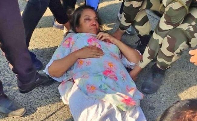 Shabana Azmi को कोकिलाबेन अस्पताल किया गया शिफ्ट, हालत गंभीर Shabana Azmi को कोकिलाबेन अस्पताल किया गया शिफ्ट, हालत गंभीर
