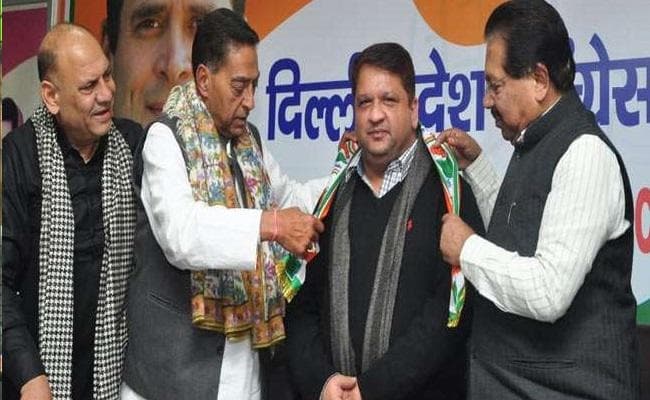 आप के विधायक आदर्श शास्त्री कांग्रेस में शामिल हुये