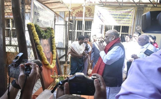 कर्नाटक में गृह मंत्री अमित शाह का विरोध, प्रदर्शनकारियों ने उड़ाए काले रंग के गुब्बारे